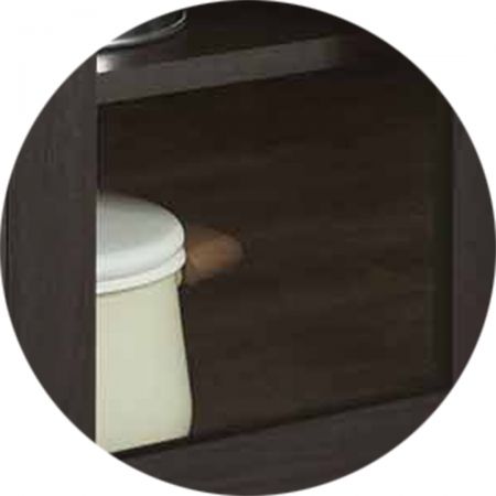 Posiadają przezroczyste szkło do ekspozycji.